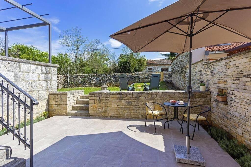 House Kristina **** Villa Burići Dış mekan fotoğraf