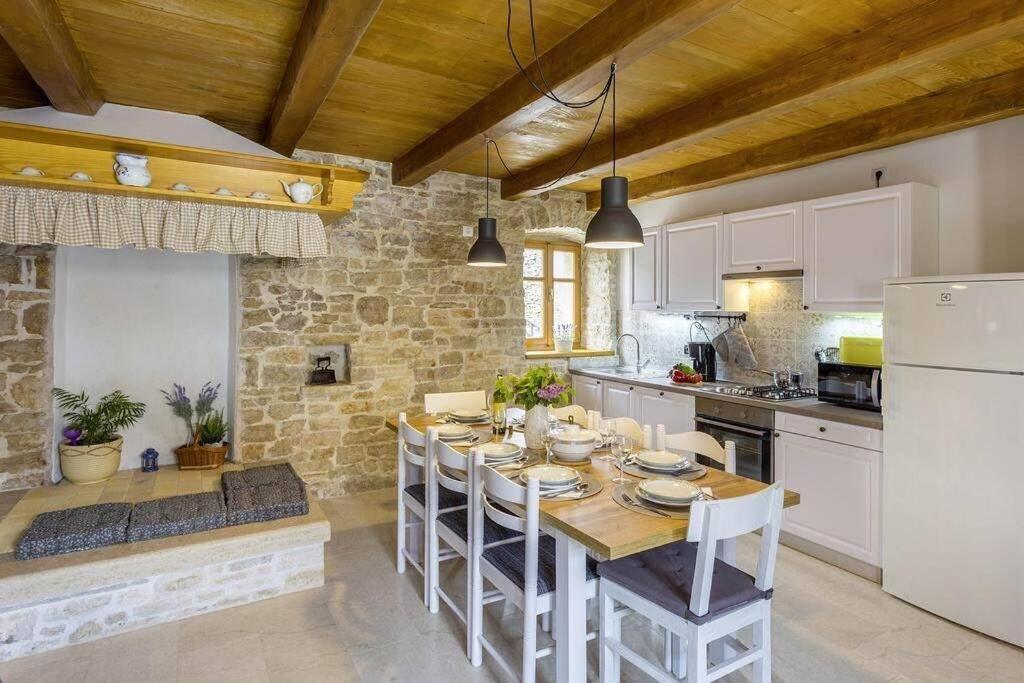House Kristina **** Villa Burići Dış mekan fotoğraf