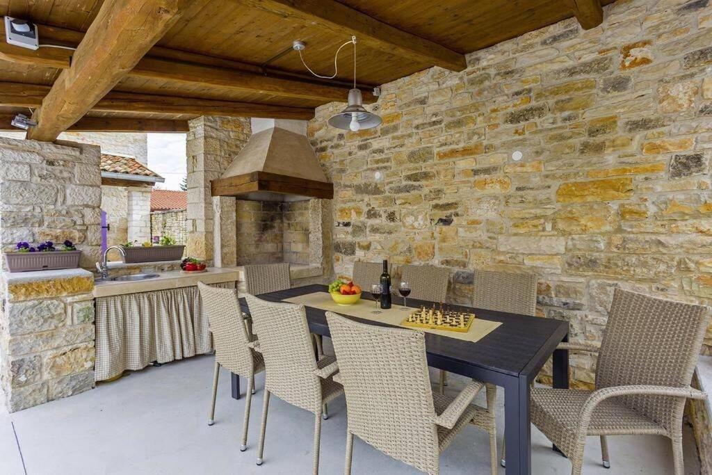 House Kristina **** Villa Burići Dış mekan fotoğraf
