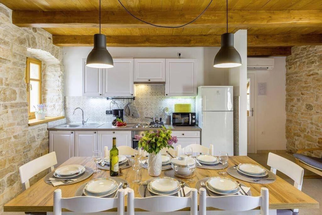 House Kristina **** Villa Burići Dış mekan fotoğraf