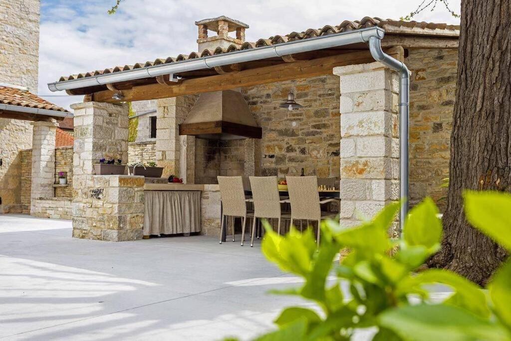 House Kristina **** Villa Burići Dış mekan fotoğraf