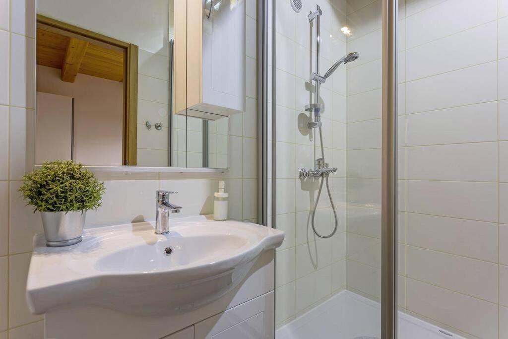 House Kristina **** Villa Burići Dış mekan fotoğraf